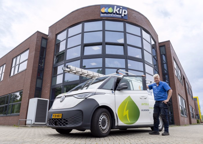 Werkbus KIP voor pand met werknemer